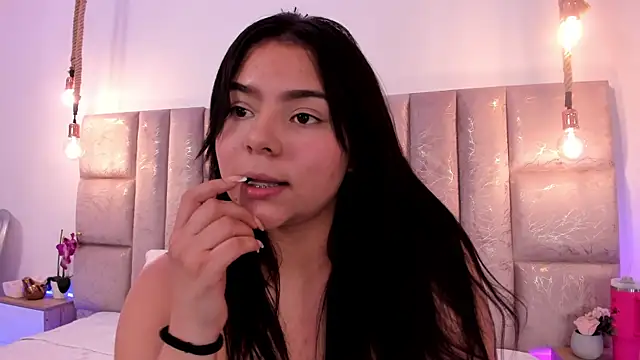 Oriana Guzman online show from 06-25-26, 05:12