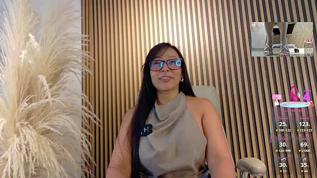 Snapshot of lulu_072 chatting on 06-19-26, 12:48 lulu 072 online show from 06-19-26, 12:48