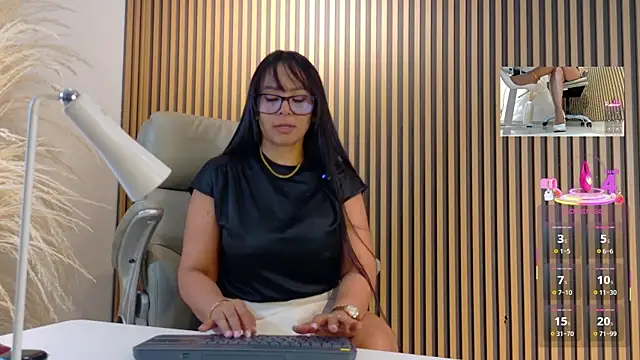 Snapshot of lulu_072 chatting on 06-20-26, 12:25 lulu 072 online show from 06-20-26, 12:25