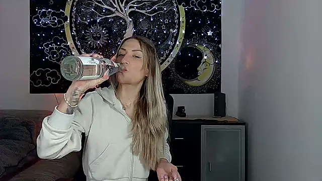 SexxyLiviaa online show from 12-18-25, 11:44