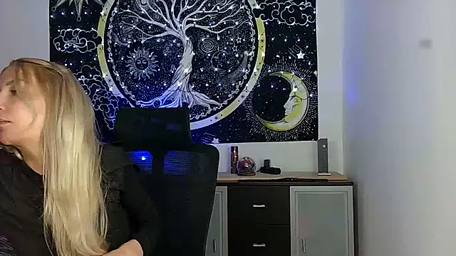 SexxyLiviaa online show from 04-24-26, 02:25