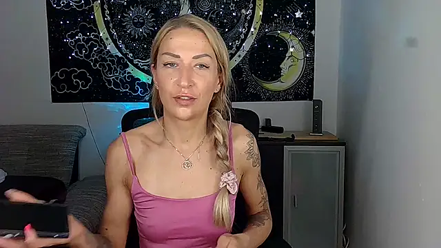 Snapshot of SexxyLiviaa chatting on 06-29-26, 01:01 SexxyLiviaa online show from 06-29-26, 01:01