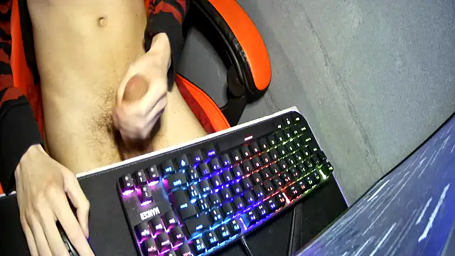 Snapshot of hotteen18cm chatting on 10-10-25, 10:09 hotteen18cm online show from 10-10-25, 10:09