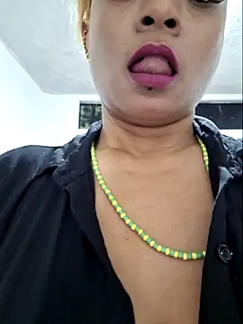 Snapshot of gatadeojosclaros chatting on 11-02-25, 08:00 gatadeojosclaros online show from 11-02-25, 08:00