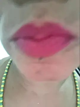 Snapshot of gatadeojosclaros chatting on 03-02-26, 01:19 gatadeojosclaros online show from 03-02-26, 01:19