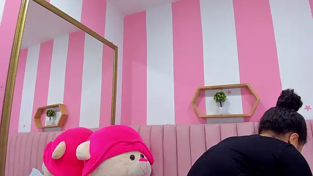 ISABELLA 020 online show from 09-12-25, 01:44