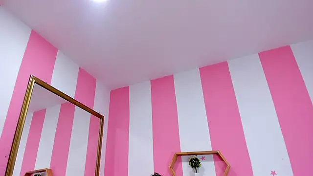 ISABELLA 020 online show from 10-17-25, 01:03