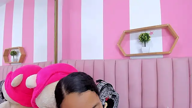 ISABELLA 020 online show from 04-24-26, 12:29