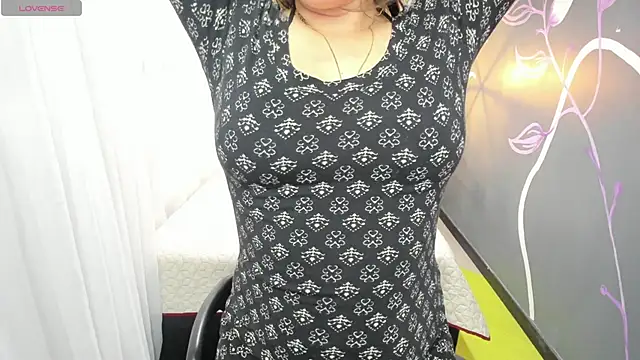 Snapshot of EmmaaEvans_ chatting on 02-14-25, 06:29 EmmaaEvans online show from 02-14-25, 06:29