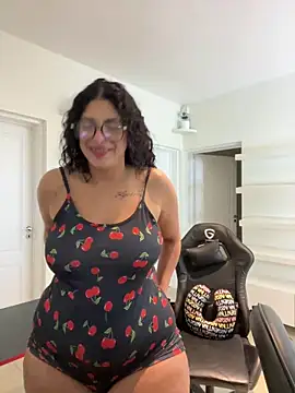 Snapshot of Shura_xxxBig chatting on 06-20-26, 10:23 Shura xxxBig online show from 06-20-26, 10:23