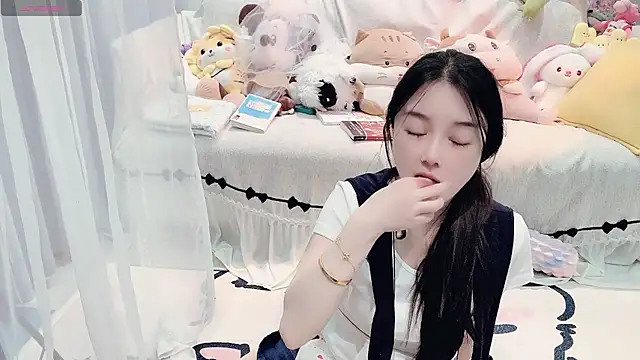 AKiKi711 online show from 04-25-26, 02:47