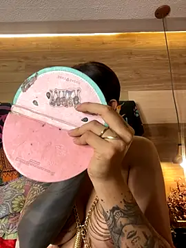 Snapshot of Cori_Paige chatting on 11-30-25, 04:16 Cori Paige online show from 11-30-25, 04:16