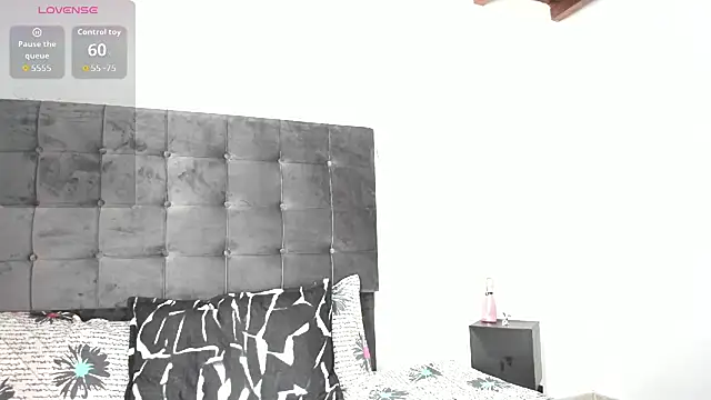 Kylie2211 online show from 11-13-25, 05:45