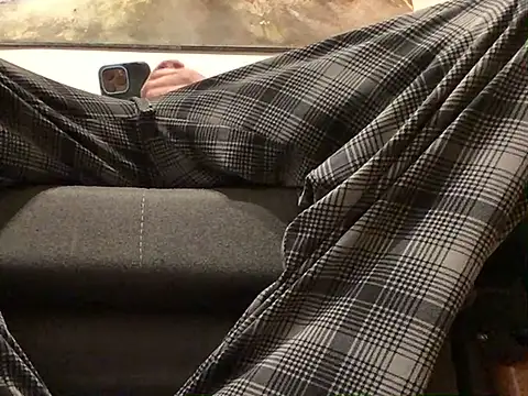 Snapshot of Hebrewhammers42 chatting on 01-01-25, 10:03 Hebrewhammers42 online show from 01-01-25, 10:03