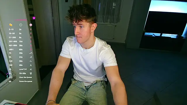 Snapshot of ChristianLevine_ chatting on 10-23-25, 04:39 ChristianLevine online show from 10-23-25, 04:39