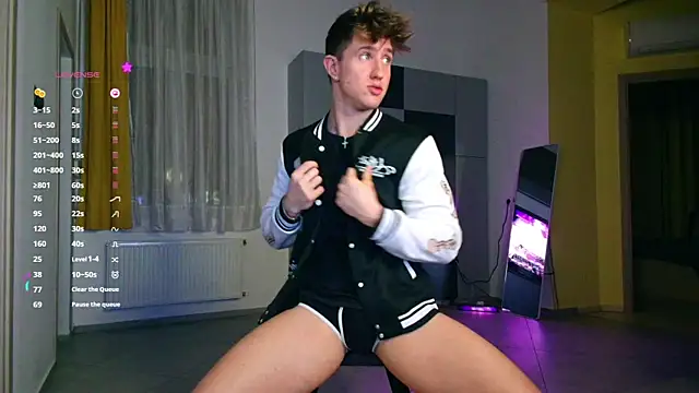 Snapshot of ChristianLevine_ chatting on 11-10-25, 07:02 ChristianLevine online show from 11-10-25, 07:02