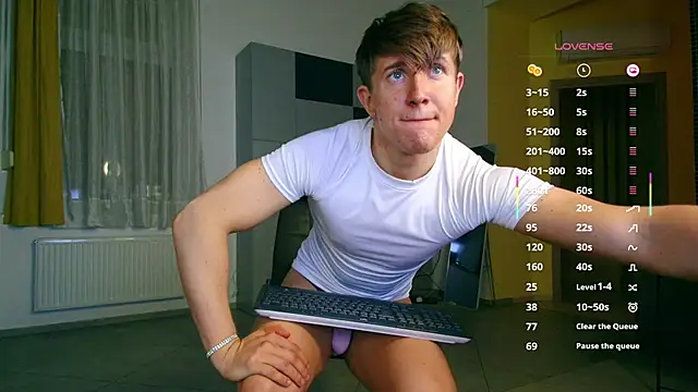 Snapshot of ChristianLevine_ chatting on 11-15-25, 05:38 ChristianLevine online show from 11-15-25, 05:38