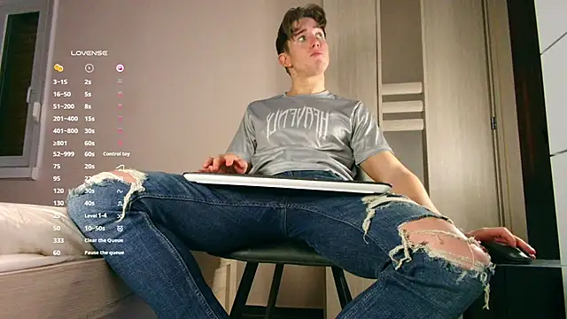 Snapshot of ChristianLevine_ chatting on 12-01-25, 04:39 ChristianLevine online show from 12-01-25, 04:39