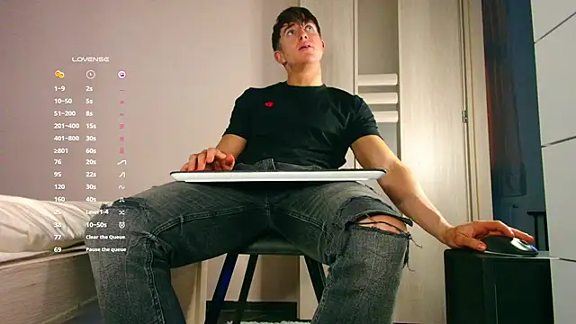 Snapshot of ChristianLevine_ chatting on 12-03-25, 04:49 ChristianLevine online show from 12-03-25, 04:49