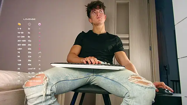 Snapshot of ChristianLevine_ chatting on 12-04-25, 07:33 ChristianLevine online show from 12-04-25, 07:33