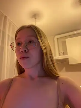 Eva Weyne online show from 12-18-24, 03:26