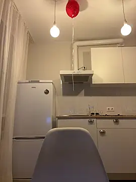 Eva Weyne online show from 04-11-26, 09:30