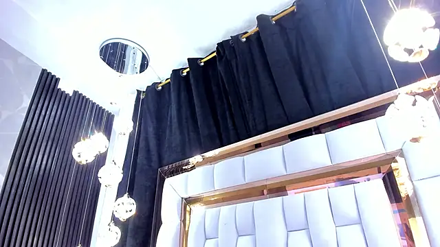 Snapshot of SarayRoyse chatting on 09-27-25, 07:30 SarayRoyse online show from 09-27-25, 07:30