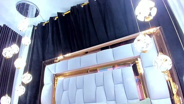 SarayRoyse online show from 10-30-25, 07:36