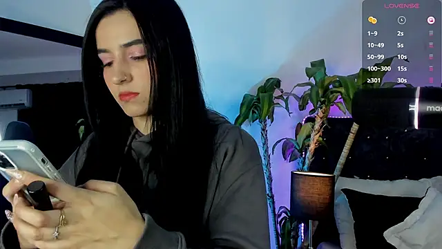 Snapshot of devlin_violett chatting on 01-04-25, 04:33 devlin violett online show from 01-04-25, 04:33