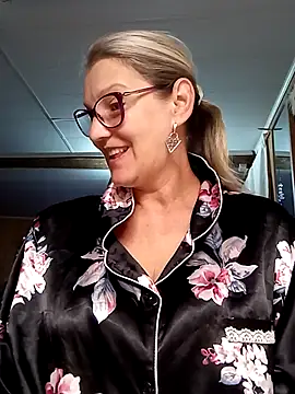 irinamaux online show from 10-10-25, 04:33