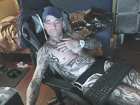 Snapshot of Tomi18cmm2 chatting on 09-28-25, 06:19 Tomi18cmm2 online show from 09-28-25, 06:19