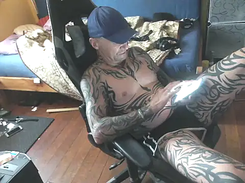 Snapshot of Tomi18cmm2 chatting on 10-03-25, 02:25 Tomi18cmm2 online show from 10-03-25, 02:25