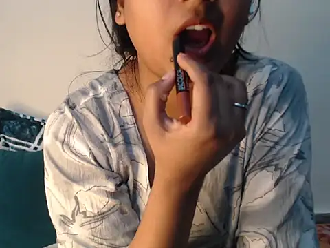 Snapshot of Freya_nia chatting on 01-10-26, 01:57 Freya nia online show from 01-10-26, 01:57