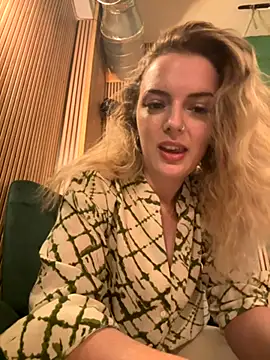 LexyGold online show from 10-10-25, 04:17