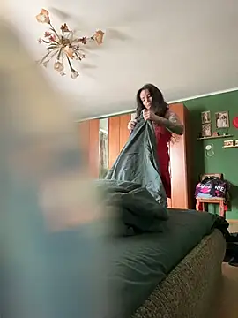 Snapshot of _AHHA_ chatting on 10-23-25, 09:30 AHHA online show from 10-23-25, 09:30