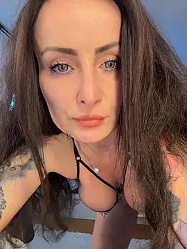 Snapshot of _AHHA_ chatting on 11-01-25, 08:27 AHHA online show from 11-01-25, 08:27