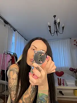 Snapshot of _AHHA_ chatting on 11-17-25, 07:36 AHHA online show from 11-17-25, 07:36