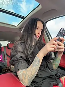 Snapshot of _AHHA_ chatting on 12-14-25, 10:42 AHHA online show from 12-14-25, 10:42