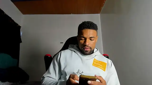 estebanlobo- online show from 10-02-25, 11:23