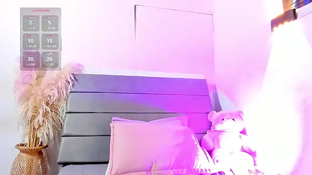 Julieta Coopeer  online show from 04-19-26, 10:47