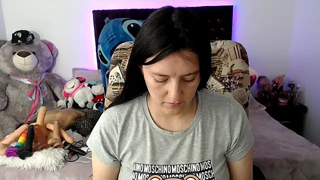 Snapshot of Lorenahot_06 chatting on 12-20-25, 11:12 Lorenahot 06 online show from 12-20-25, 11:12