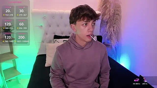 Snapshot of Tomy_Rox chatting on 11-19-25, 08:20 Tomy Rox online show from 11-19-25, 08:20