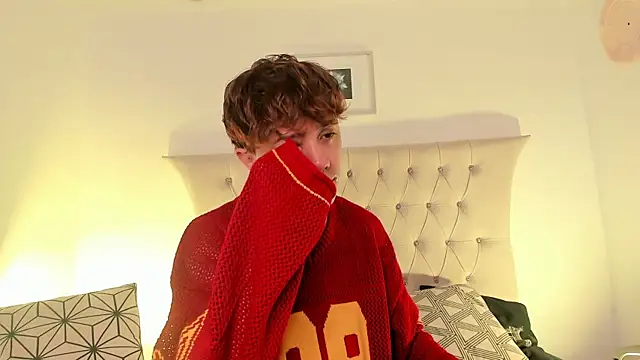 Snapshot of Tomy_Rox chatting on 11-25-25, 04:34 Tomy Rox online show from 11-25-25, 04:34