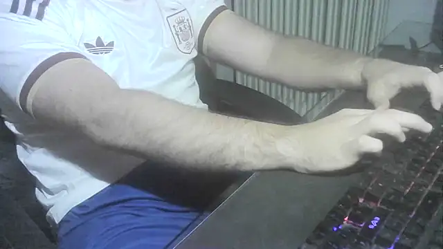 Snapshot of jorge2002- chatting on 06-25-26, 11:20 jorge2002- online show from 06-25-26, 11:20