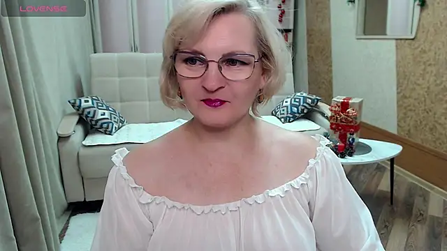 Snapshot of BlondeBrilliant7 chatting on 12-15-24, 05:31 BlondeBrilliant7 online show from 12-15-24, 05:31