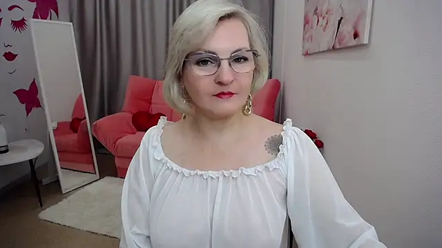 Snapshot of BlondeBrilliant7 chatting on 12-16-24, 02:57 BlondeBrilliant7 online show from 12-16-24, 02:57