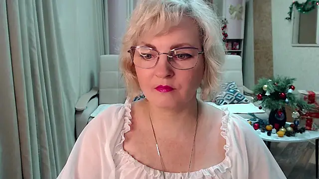 Snapshot of BlondeBrilliant7 chatting on 12-22-24, 03:11 BlondeBrilliant7 online show from 12-22-24, 03:11