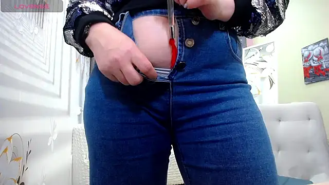 Snapshot of BlondeBrilliant7 chatting on 12-27-24, 06:03 BlondeBrilliant7 online show from 12-27-24, 06:03