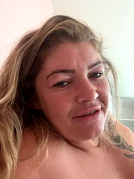 Snapshot of GabyHofstede chatting on 10-06-25, 10:12 GabyHofstede online show from 10-06-25, 10:12