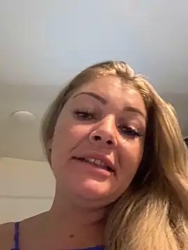 Snapshot of GabyHofstede chatting on 10-19-25, 09:15 GabyHofstede online show from 10-19-25, 09:15